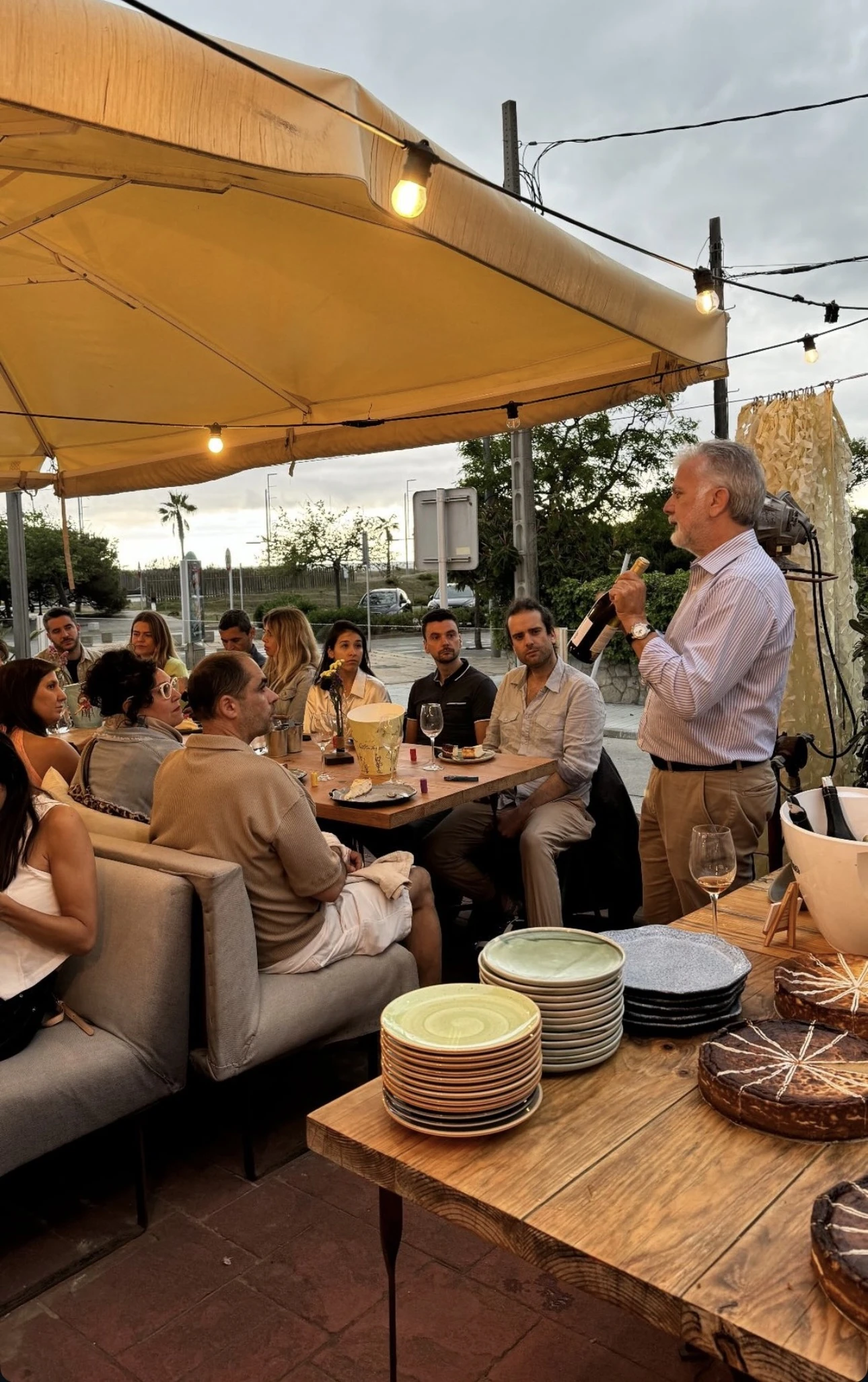 Evento al atardecer en la terraza de Pez Bomba