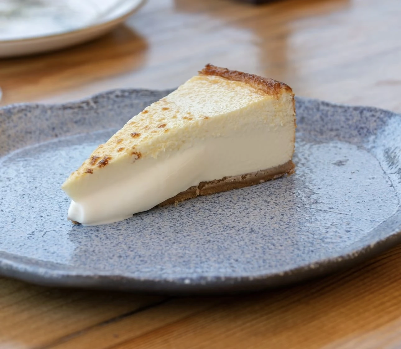 Porción de tarta de queso casera